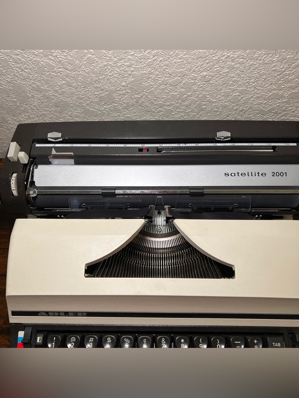 ADLER Satellite 2001 Electric Typrewriter TESTED & WORKING